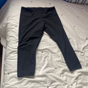 Black Lululemon crop leggings